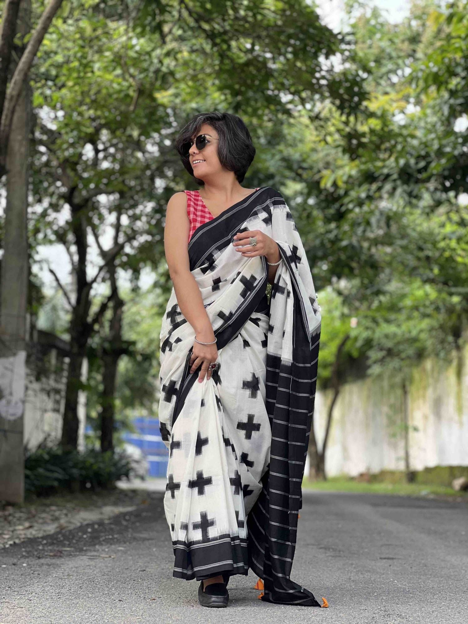 CUTEIPIE WHITE COLOR DIGITAL PRINTED LINEN COTTON SAREE